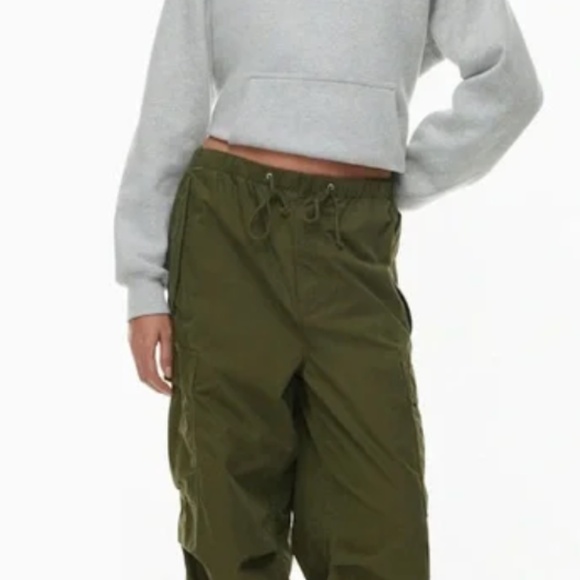 Aritzia TNA Green Cargo Pants Relaxed Fit - Picture 3 of 3